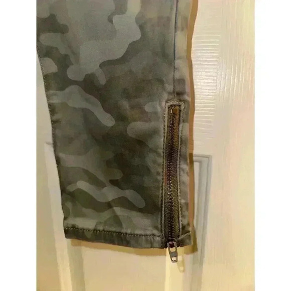 American Eagle Moto Style Jeans - Picture 4 of 9